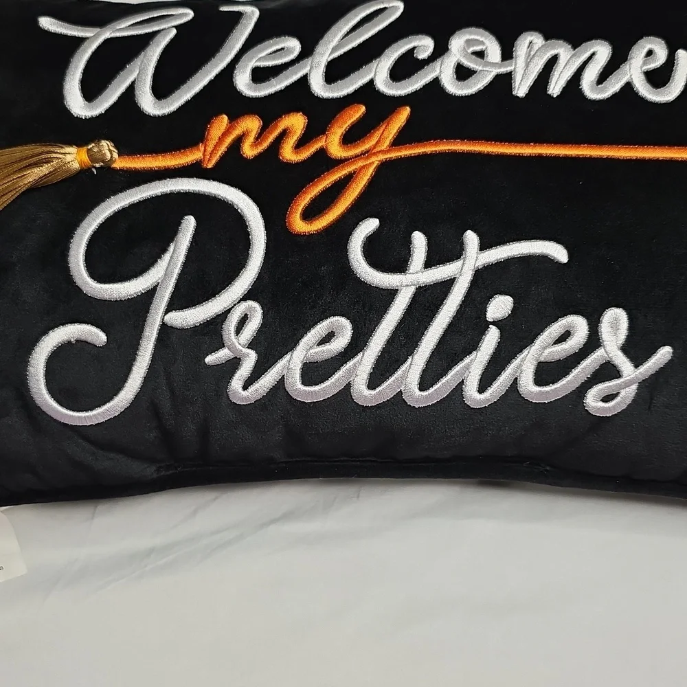 Black Welcome My Pretties Decorative Pillow